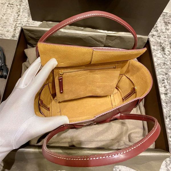 luxurys designers baguettes soft leather crossbow bag sell handbags thick handle lady totes 3 strap shoulder bags inside wallets
luxurys designers baguettes soft leather crossbow bag sell handbags thick handle lady totes 3 strap shoulder bags inside wallets