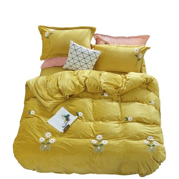 bedding sets fleece fabric embroidery double king size bed cover set sheet set/fitted pillowcase
bedding sets fleece fabric embroidery double king size bed cover set sheet set/fitted pillowcase