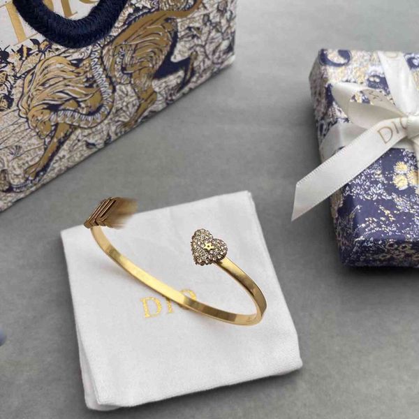 d family 2021 letter heart-shaped full diamond bracelet female dijia net red star same style, Golden;silver
d family 2021 letter heart-shaped full diamond bracelet female dijia net red star same style, Golden;silver