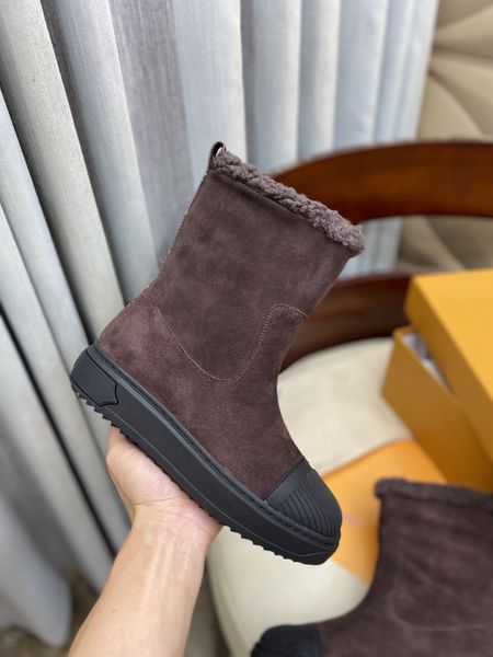 2021 winter cowhide wool lined snow boots women designer boot fashion soft leather flat girls casual shoe woman supsneaker, Black
2021 winter cowhide wool lined snow boots women designer boot fashion soft leather flat girls casual shoe woman supsneaker, Black