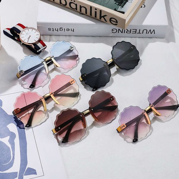 spring summer children's street fashion boys and girls outdoor travel baby sunglasses, White;black
spring summer children's street fashion boys and girls outdoor travel baby sunglasses, White;black