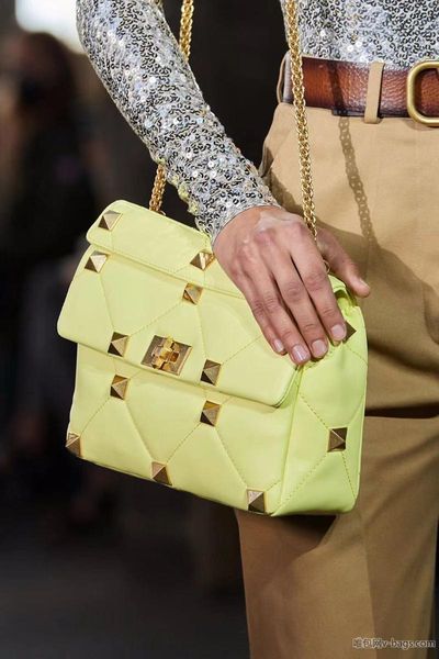 evening bags luxury gold rivet female handbags 2021 black red white color young women genuine leather shoulder bag brand crossbody
evening bags luxury gold rivet female handbags 2021 black red white color young women genuine leather shoulder bag brand crossbody