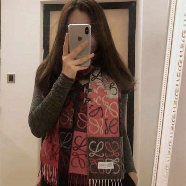 loew luo * wei fine young wool woven jacquard cashmere scarf women's winter thickened plaid scarf shawl, Blue;gray
loew luo * wei fine young wool woven jacquard cashmere scarf women's winter thickened plaid scarf shawl, Blue;gray