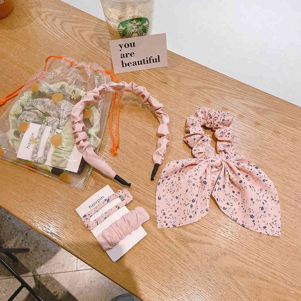 barrettes hairpin four piece set of large intestine ribbon korean wide edge pleated hairband simple temperament cloth, Golden;silver
barrettes hairpin four piece set of large intestine ribbon korean wide edge pleated hairband simple temperament cloth, Golden;silver