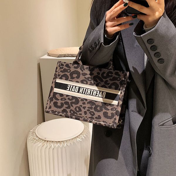 factory direct sale 75% off 2021 star same portable shopping letter large capacity carrying leopard print leisure women's bags
factory direct sale 75% off 2021 star same portable shopping letter large capacity carrying leopard print leisure women's bags