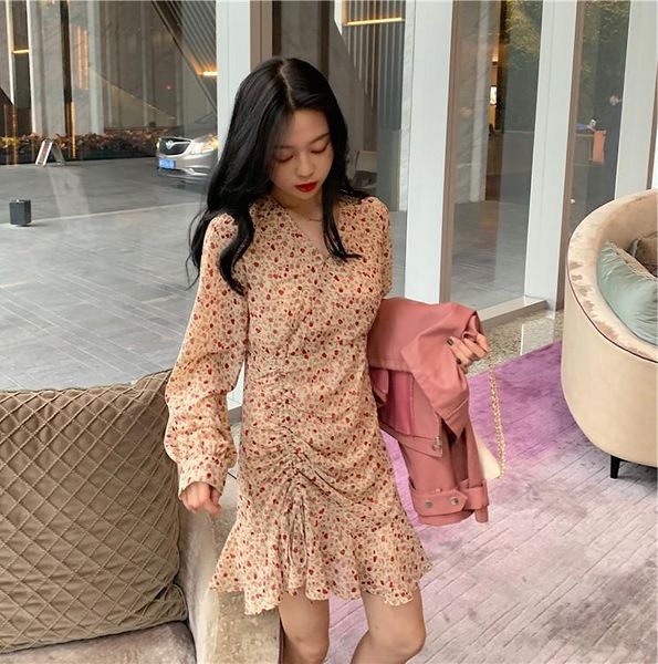 french retro chiffon v-neck dress women pleated long sleeved floral all-match high waist midi dress, Black;gray
french retro chiffon v-neck dress women pleated long sleeved floral all-match high waist midi dress, Black;gray