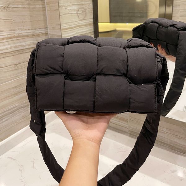 5a+ designer crossbody shoulder bag luxury cross body bags high-quality canvas fashion brand high-capacity 4 different colors with the origi
5a+ designer crossbody shoulder bag luxury cross body bags high-quality canvas fashion brand high-capacity 4 different colors with the origi