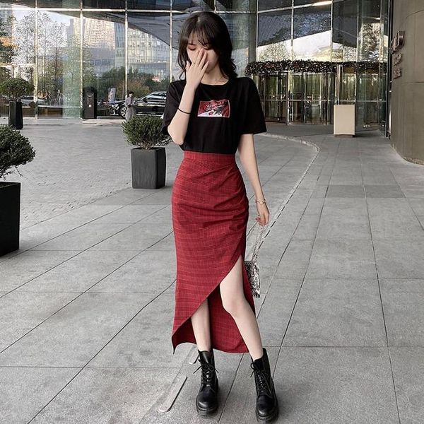 2021 summer new red plaid irregular fashion half-length skirt female thin european and american spring and summer skirt, Black
2021 summer new red plaid irregular fashion half-length skirt female thin european and american spring and summer skirt, Black