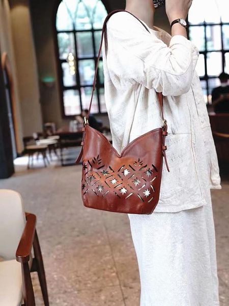 evening bags women's leather handbags 2021 handmade femme layer cowhide casual ladies shoulder bag diffuse hollow retro bucket 
evening bags women's leather handbags 2021 handmade femme layer cowhide casual ladies shoulder bag diffuse hollow retro bucket