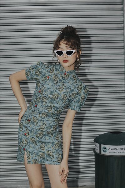 2021 new vintage blue dragon women short sleeve mandarin collar bodycon ladies mini summer vfci, Black;gray
2021 new vintage blue dragon women short sleeve mandarin collar bodycon ladies mini summer vfci, Black;gray