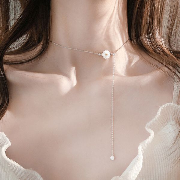 designer necklace luxury chain real gold plated diamond inlaid daisy female light temperament minority simple clavicle design sense high-gra, Silver
designer necklace luxury chain real gold plated diamond inlaid daisy female light temperament minority simple clavicle design sense high-gra, Silver