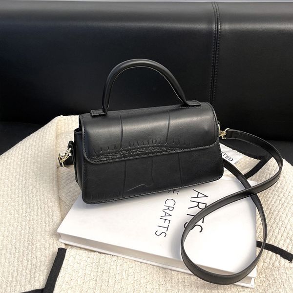 new women's pu soft leather texture messenger trend simple solid color hand korean fashion small square bag
new women's pu soft leather texture messenger trend simple solid color hand korean fashion small square bag