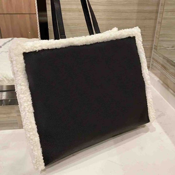 winter portable shopping bags fuzzy fashion luxury designer brand letter handbags totes purse phone bag womens wallet cross body lady classi
winter portable shopping bags fuzzy fashion luxury designer brand letter handbags totes purse phone bag womens wallet cross body lady classi