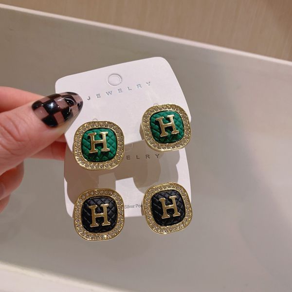s2795 fashion jewelry s925 silver post earrings for women letter square inlaid diamond stud earrings, Golden;silver
s2795 fashion jewelry s925 silver post earrings for women letter square inlaid diamond stud earrings, Golden;silver