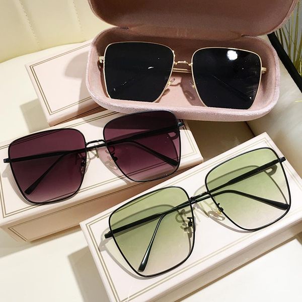 sunglasses 2021 groene zonnebril oversized vrouwen brand design 90s vintage vierkante metalen frame mode lens vrouwelijke s275, White;black
sunglasses 2021 groene zonnebril oversized vrouwen brand design 90s vintage vierkante metalen frame mode lens vrouwelijke s275, White;black