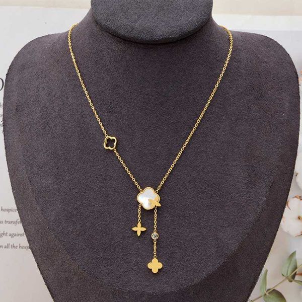 simple and fashionable titanium steel necklace, four leaf clover, clover shell, femininity, exquisite chain, Silver
simple and fashionable titanium steel necklace, four leaf clover, clover shell, femininity, exquisite chain, Silver