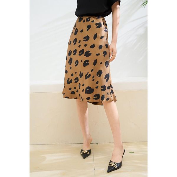 skirts women 100% silk shell leopard printed trumpet oblique cut elastic waist mid-calf ladies fashion, Black
skirts women 100% silk shell leopard printed trumpet oblique cut elastic waist mid-calf ladies fashion, Black