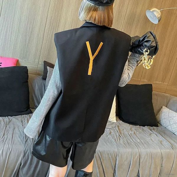 women's vest female autumn new korean version of loose outside take fork in the long sleeveless coat, Black;white
women's vest female autumn new korean version of loose outside take fork in the long sleeveless coat, Black;white
