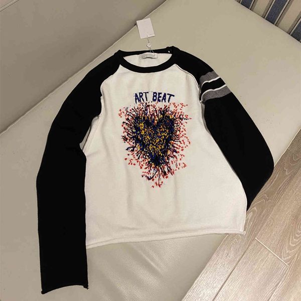 design clothing 21ss autumn new family sweater thin women's round neck color matching long sleeve love t-shirt loose top, White;black
design clothing 21ss autumn new family sweater thin women's round neck color matching long sleeve love t-shirt loose top, White;black