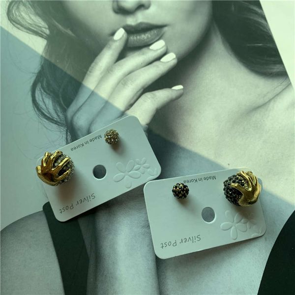 hbp fashion korean dongdamen metal inlaid diamond asymmetric exquisite versatile women's creative palm ball earrings, Silver
hbp fashion korean dongdamen metal inlaid diamond asymmetric exquisite versatile women's creative palm ball earrings, Silver