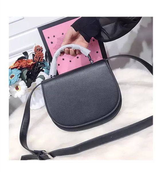 all-match designer bags 2021 ladies casual half-round horseshoe bag shoulder handbag crossbody handbags lock chain two colors are available
all-match designer bags 2021 ladies casual half-round horseshoe bag shoulder handbag crossbody handbags lock chain two colors are available