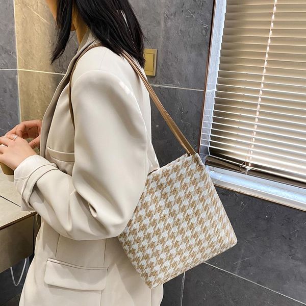 cross body retro shoulder bucket bag lattice pattern cotton street handbags tote for female fashion exquisite shopping
cross body retro shoulder bucket bag lattice pattern cotton street handbags tote for female fashion exquisite shopping