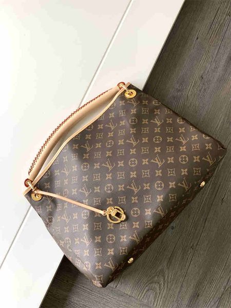 designers handbags purses montigne bag women tote brand letter embossing genuine leather crossbody shoulder bags
designers handbags purses montigne bag women tote brand letter embossing genuine leather crossbody shoulder bags