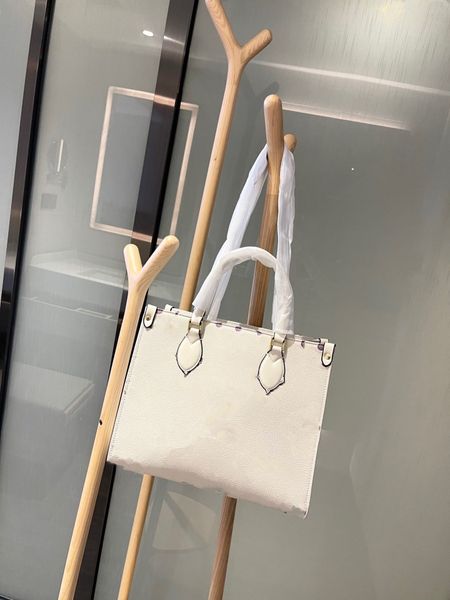 jungle series bag shopping a weekend trip immediately start big new material color matching luxury designers wholesale handbags goods
jungle series bag shopping a weekend trip immediately start big new material color matching luxury designers wholesale handbags goods
