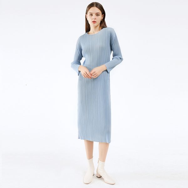 2021 new pleated sleeve long simple fall korean clothing fashion plus size split women winter merv, Black;gray
2021 new pleated sleeve long simple fall korean clothing fashion plus size split women winter merv, Black;gray
