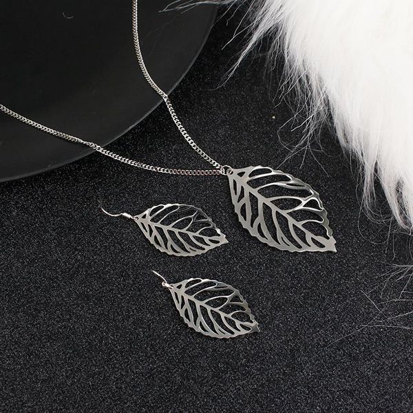 pendant necklaces stainless steel leaf necklace, 925 silver needle earrings, personalized set of decorations, european and american style
pendant necklaces stainless steel leaf necklace, 925 silver needle earrings, personalized set of decorations, european and american style