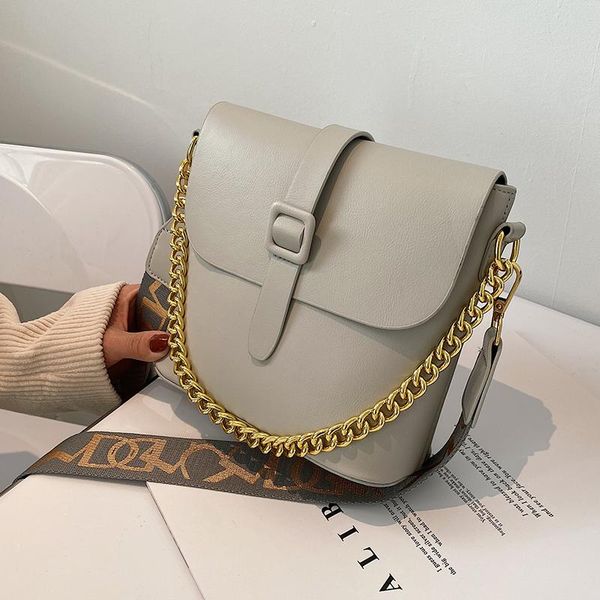 original brand popular wide-shoulder strap messenger handbag new fashion high-end bucket bag underarm bag dual-use
original brand popular wide-shoulder strap messenger handbag new fashion high-end bucket bag underarm bag dual-use