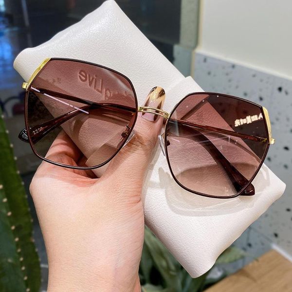 sunglasses hexagon 2021 fashion metal women gradient classic large frame retro street beat eyeglasses travel uv400, White;black
sunglasses hexagon 2021 fashion metal women gradient classic large frame retro street beat eyeglasses travel uv400, White;black