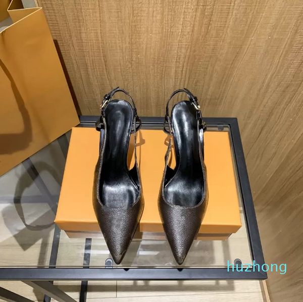2021 fashion designer dress shoes ladies high heels exquisite and comfortable strap women letters short boots leather material size 33-41, Black
2021 fashion designer dress shoes ladies high heels exquisite and comfortable strap women letters short boots leather material size 33-41, Black