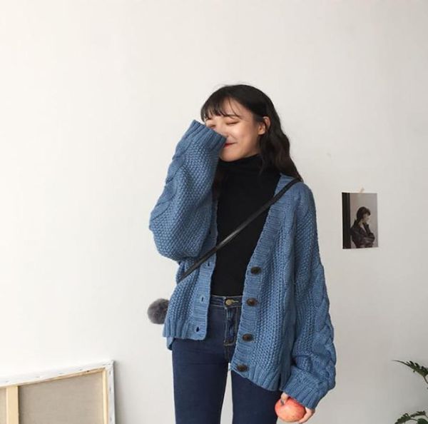 women's sweaters 2021 autumn and winterkorean knit solid colors big buttons loose oversized long sleeve student cardigan, White;black
women's sweaters 2021 autumn and winterkorean knit solid colors big buttons loose oversized long sleeve student cardigan, White;black