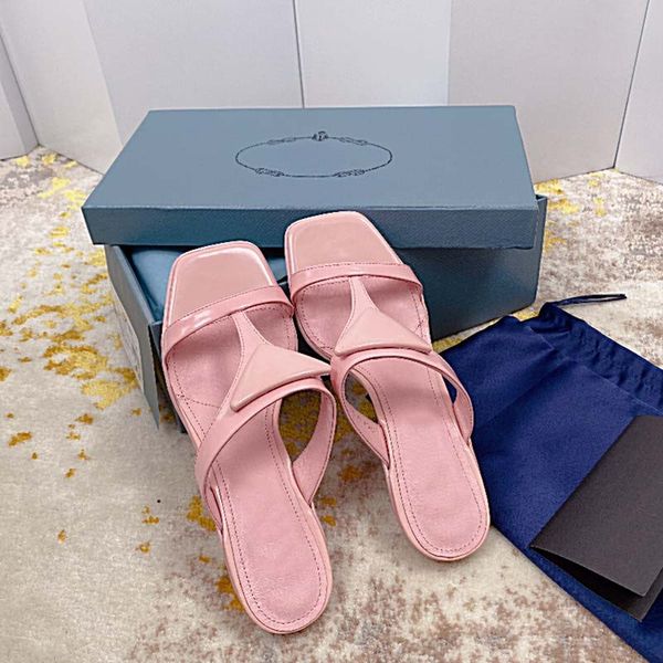 21ss flip-flops high heels slippers summer women luxurys designers chaussures comfortable flip flop slide non-slip sandals flats loafers sz, Black
21ss flip-flops high heels slippers summer women luxurys designers chaussures comfortable flip flop slide non-slip sandals flats loafers sz, Black