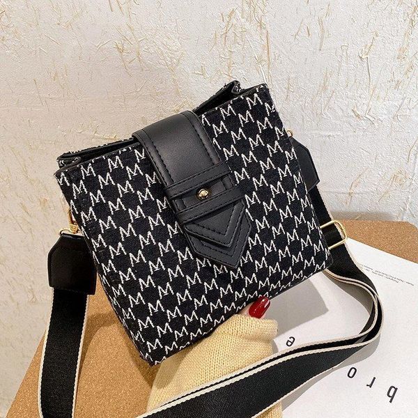 evening bags 2021 for women large-capacity vintage design shoulder crossbody bag fashion tote female casual handbags
evening bags 2021 for women large-capacity vintage design shoulder crossbody bag fashion tote female casual handbags