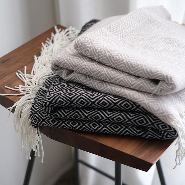 new knitting decorative blanket small woolen blanket with tassel for bed sofa cover knitted carpet ing
new knitting decorative blanket small woolen blanket with tassel for bed sofa cover knitted carpet ing