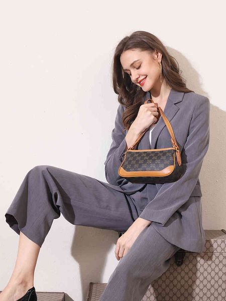 handbag 2021 fashion shoulder bag women's style printed pvc small square with versatile texture, Black;red
handbag 2021 fashion shoulder bag women's style printed pvc small square with versatile texture, Black;red
