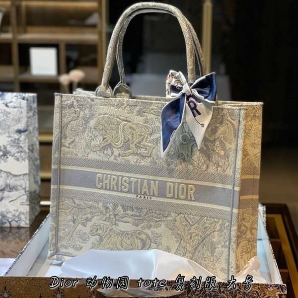 wholesale limited bag tiger pattern bag edition embroidery collection versatile portable single shoulder shopping luxuryss designerss yw
wholesale limited bag tiger pattern bag edition embroidery collection versatile portable single shoulder shopping luxuryss designerss yw