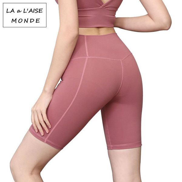 yoga outfits 2021 summer quick-drying fitness shorts female high waist hip shaping sports athletic wear for women gym short, White;red
yoga outfits 2021 summer quick-drying fitness shorts female high waist hip shaping sports athletic wear for women gym short, White;red