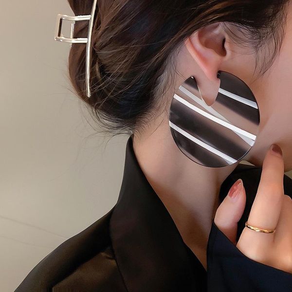 hoop & huggie origin summer unique design circle geometric earring for women oversize black arcylic streak transparent jewellery, Golden;silver
hoop & huggie origin summer unique design circle geometric earring for women oversize black arcylic streak transparent jewellery, Golden;silver