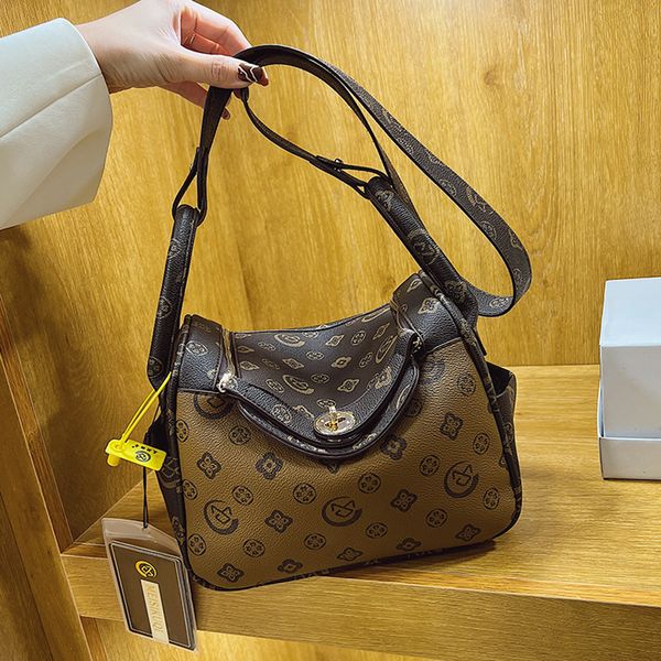wholesale ladies shoulder bags street trend printed pillow bag elegant atmosphere old color leather handbag european and american popular co
wholesale ladies shoulder bags street trend printed pillow bag elegant atmosphere old color leather handbag european and american popular co