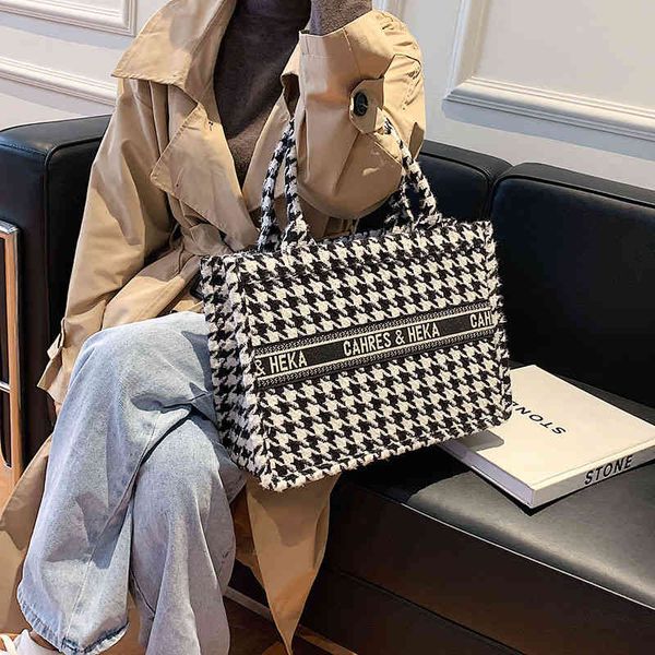 Backpack Autumn and Winter Women's Bag Fashionable Versatile Thous Bird Lattice Large Embroidered Letter Hbag Tote Shopping, Black;red
Backpack Autumn and Winter Women's Bag Fashionable Versatile Thous Bird Lattice Large Embroidered Letter Hbag Tote Shopping, Black;red