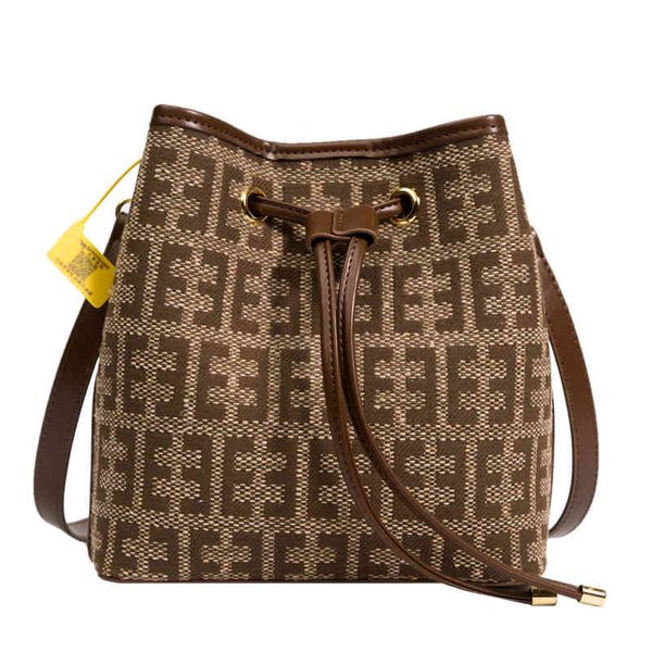 classic contrast bag women's new winter bucket personalized single shoulder messenger purse
classic contrast bag women's new winter bucket personalized single shoulder messenger purse