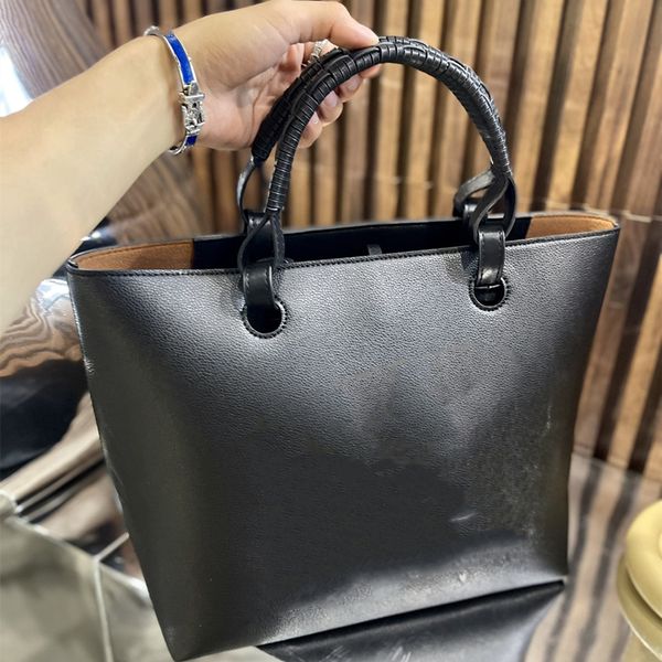 5a fashion purse women totes shoulder bags cowskin genuine leather handbag charm different colors with original box size 33*30
5a fashion purse women totes shoulder bags cowskin genuine leather handbag charm different colors with original box size 33*30