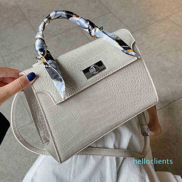luxurys bags small french texture women 2021 new versatile shoulder bag summer fashion high women bags
luxurys bags small french texture women 2021 new versatile shoulder bag summer fashion high women bags