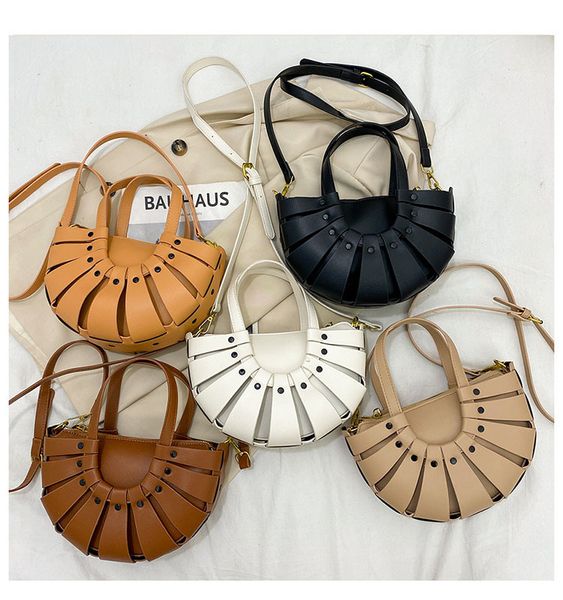 luxury fashion women crossbody bag hollow out semicircle saddle bag soft leather shoulder bags for ladies 2021 handbags designer c0225
luxury fashion women crossbody bag hollow out semicircle saddle bag soft leather shoulder bags for ladies 2021 handbags designer c0225