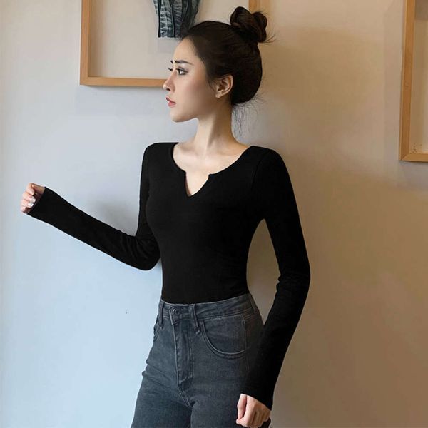 black v-neck base coat for women in autumn winter with low collar and slim long sleeve t-shirt, White
black v-neck base coat for women in autumn winter with low collar and slim long sleeve t-shirt, White