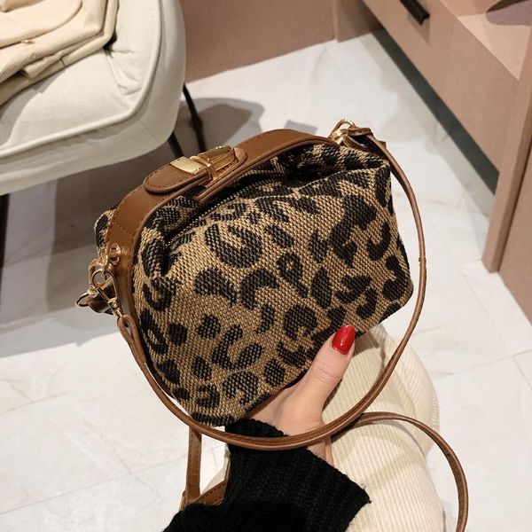 shoulder bags retro classic portable leopard print bag female 2021 fashion one messenger square
shoulder bags retro classic portable leopard print bag female 2021 fashion one messenger square