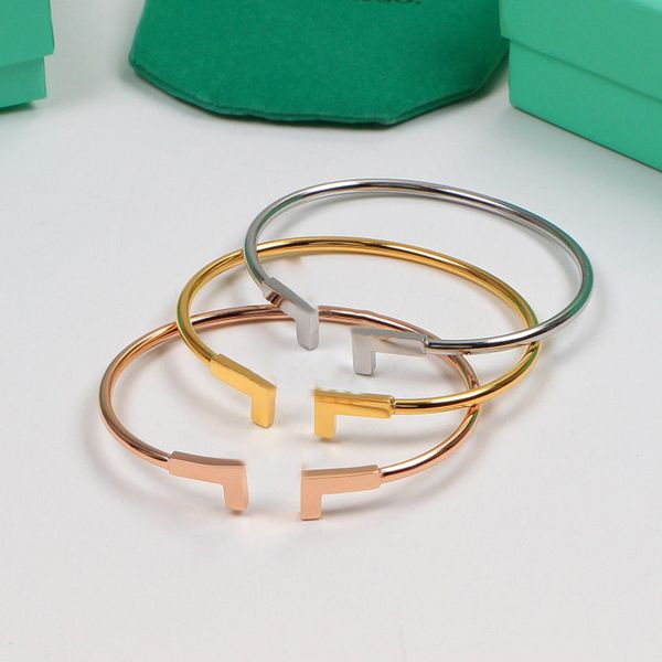 women's designer bracelet classic letter logo opening can twist bracelet three color options luxury jewelry wholesale, Golden;silver
women's designer bracelet classic letter logo opening can twist bracelet three color options luxury jewelry wholesale, Golden;silver